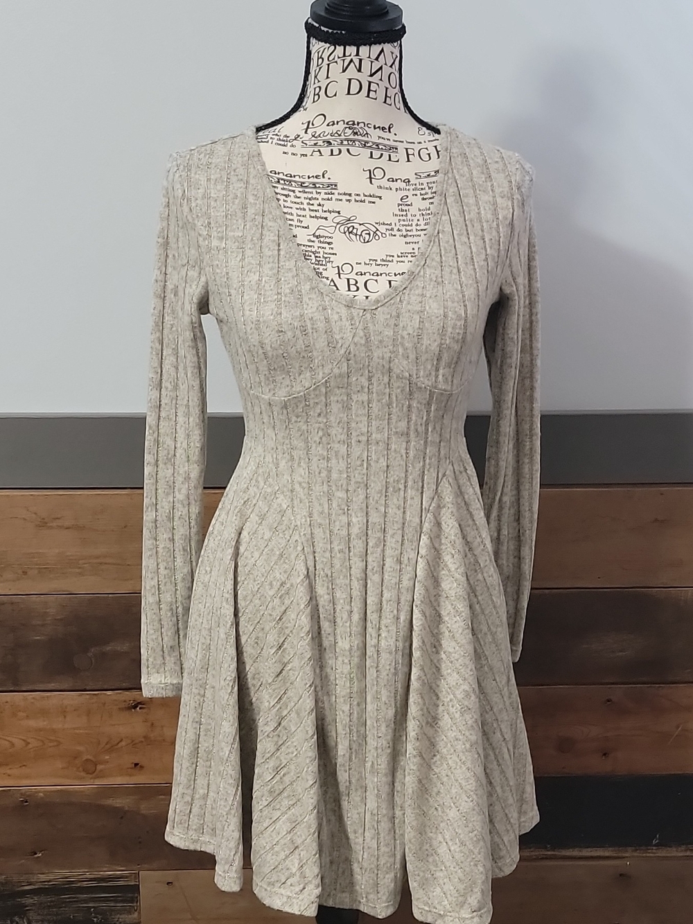 HALARA Women’s Long Sleeve V-Neck Gray Knit Fit & Flare XS Dress